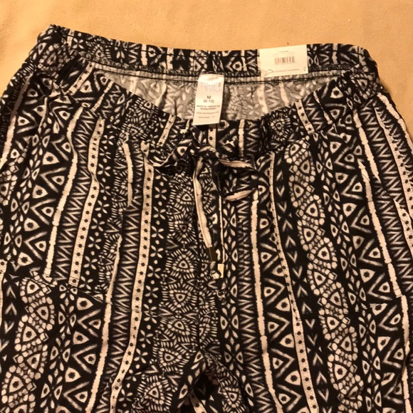 Time And Tru Black/White Mosaic Like Print Pant - Picture 4 of 7